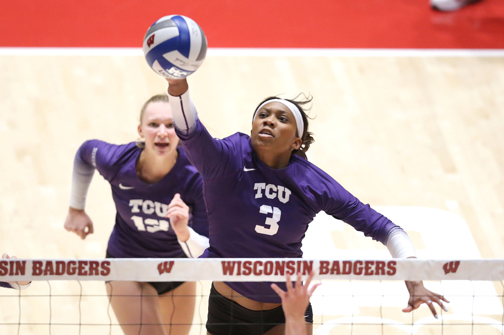 082327_uwtcuvolleyball_04kw-08272021203009